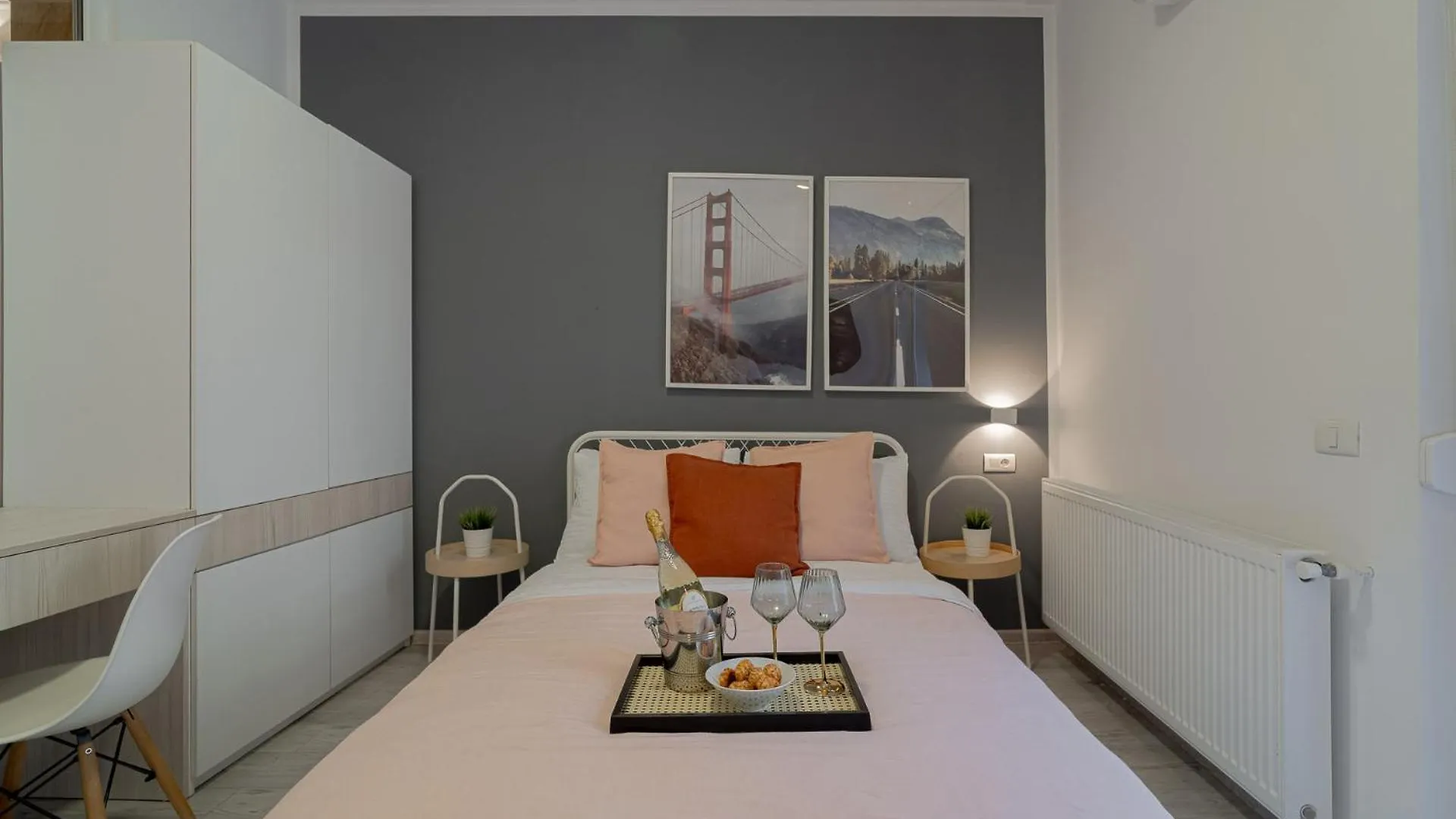 Stylish 2Br In Piata Universitatii, Steps To Cismigiu Park Bucharest 0*,