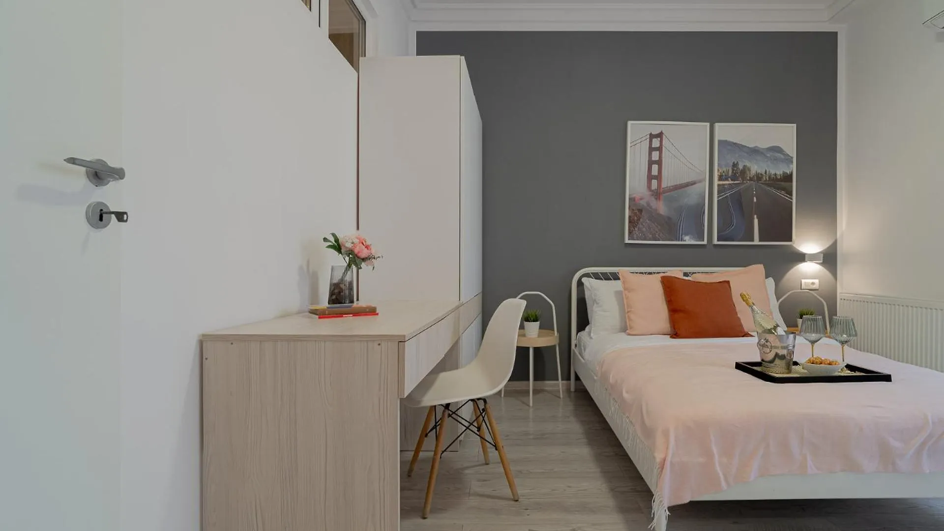 Apartment Stylish 2Br In Piata Universitatii, Steps To Cismigiu Park Bucharest