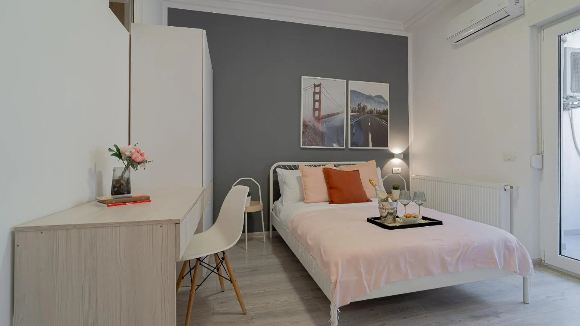 Apartment Stylish 2Br In Piata Universitatii, Steps To Cismigiu Park Bucharest Romania