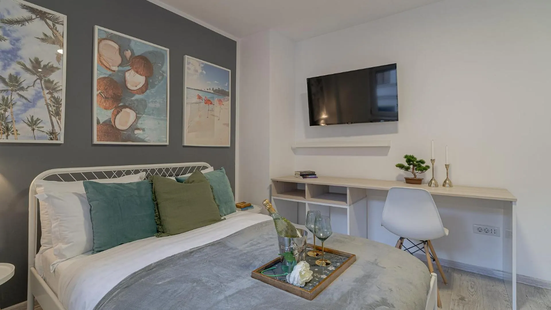 Stylish 2Br In Piata Universitatii, Steps To Cismigiu Park Bucharest Romania
