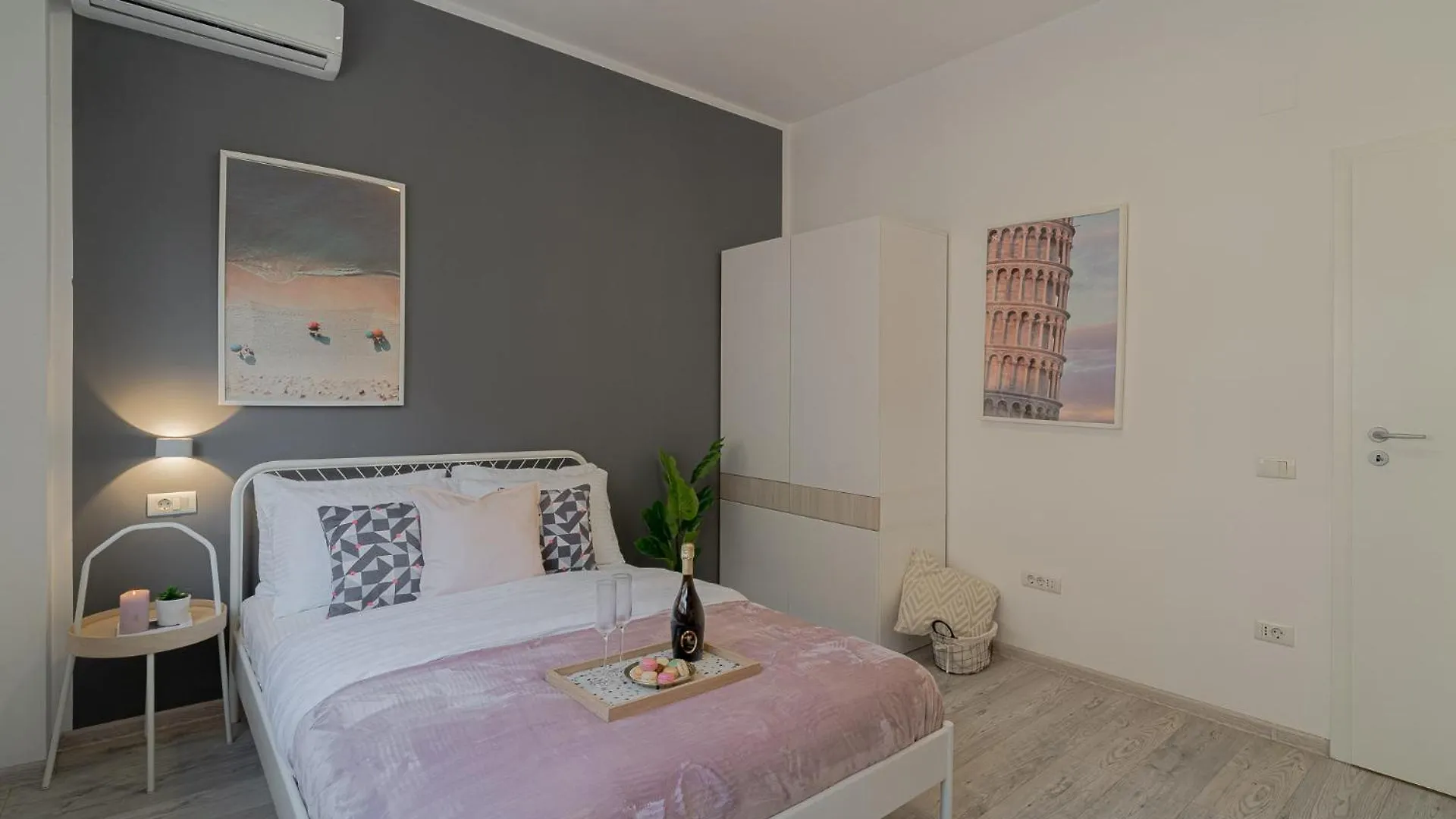 Apartment Stylish 2Br In Piata Universitatii, Steps To Cismigiu Park Bucharest Romania