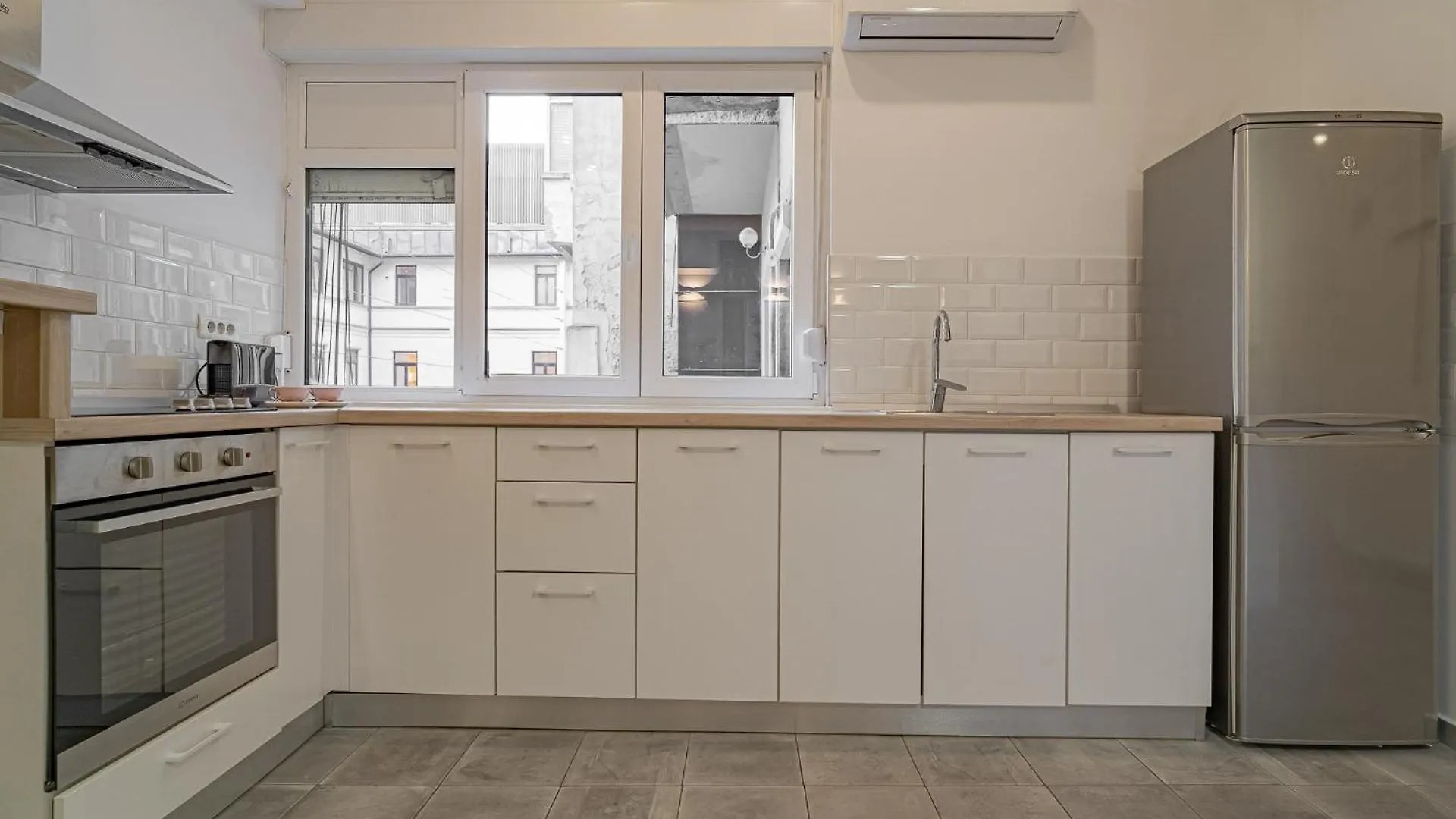 Stylish 2Br In Piata Universitatii, Steps To Cismigiu Park Bucharest 0*,