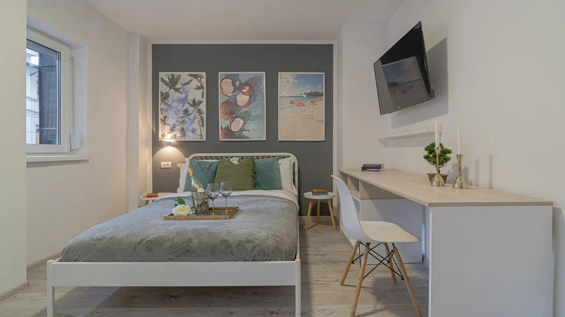 Stylish 2Br In Piata Universitatii, Steps To Cismigiu Park Bucharest