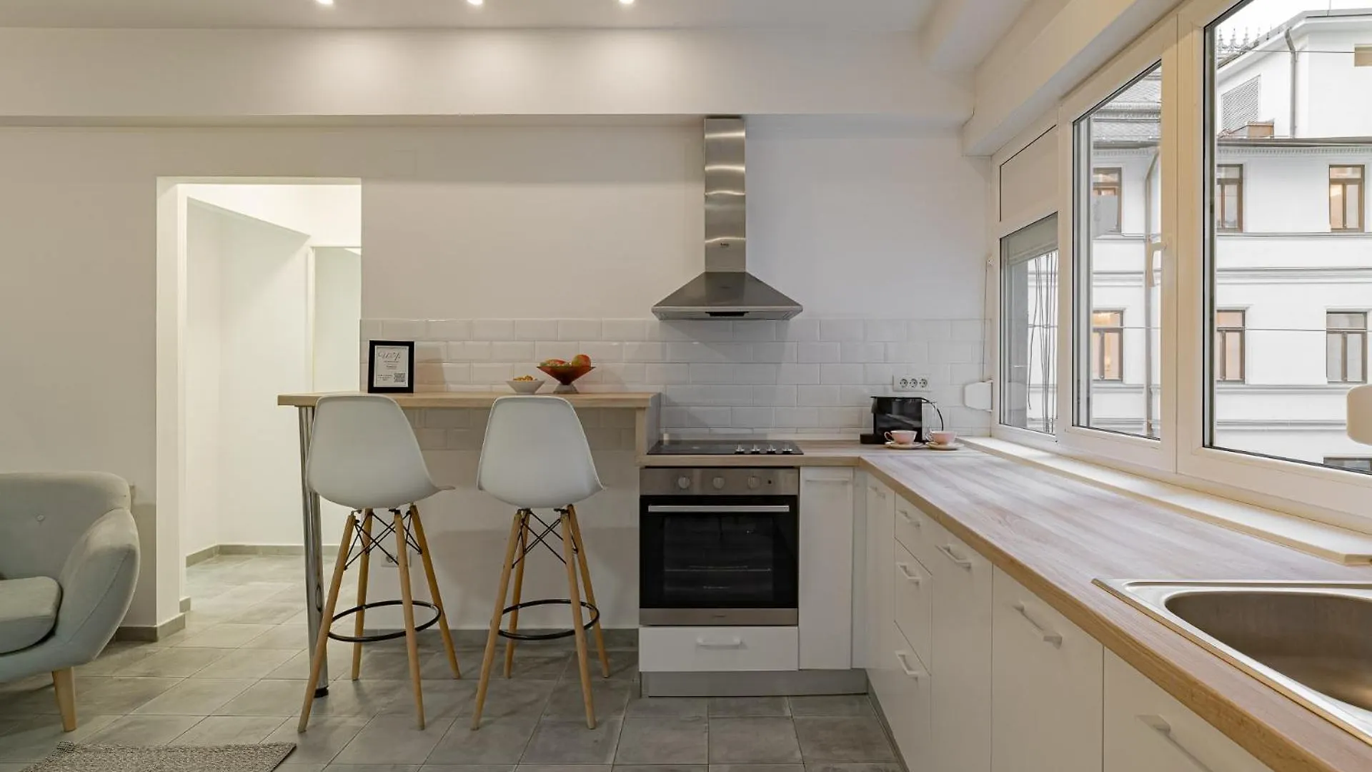 Stylish 2Br In Piata Universitatii, Steps To Cismigiu Park Bucharest