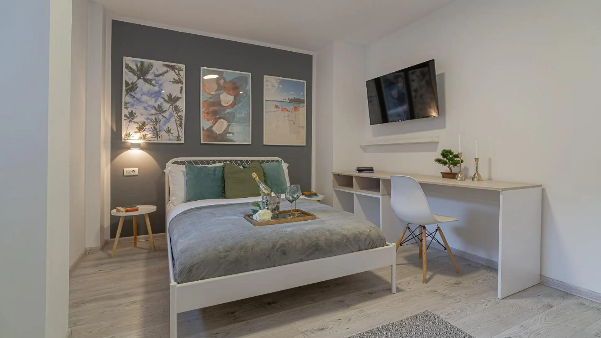 Apartment Stylish 2Br In Piata Universitatii, Steps To Cismigiu Park Bucharest