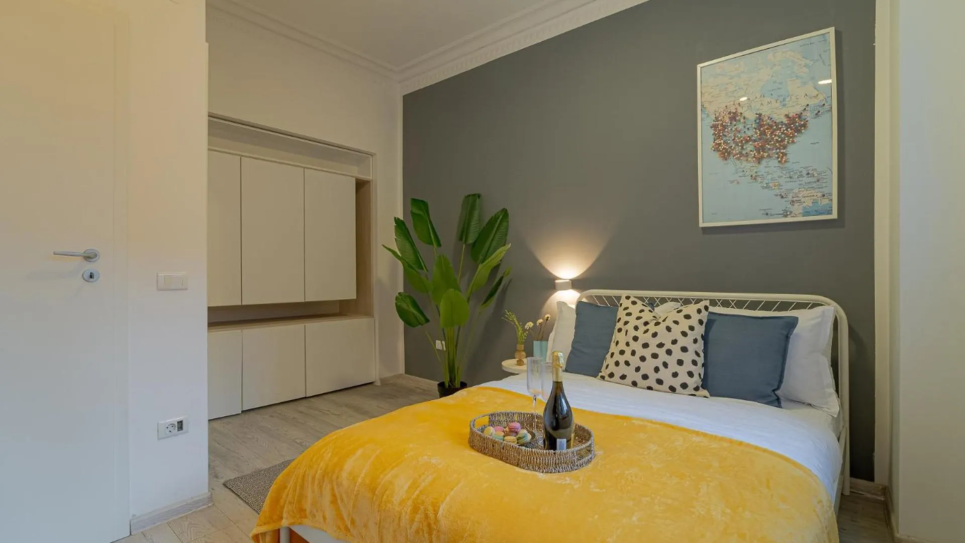 Stylish 2Br In Piata Universitatii, Steps To Cismigiu Park Bucharest