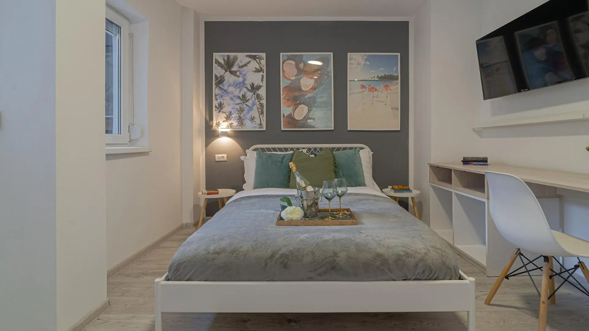 Stylish 2Br In Piata Universitatii, Steps To Cismigiu Park Bucharest Apartment