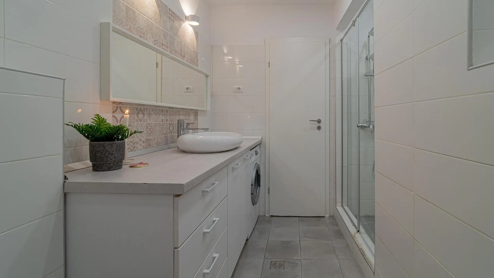 Stylish 2Br In Piata Universitatii, Steps To Cismigiu Park Bucharest Apartment
