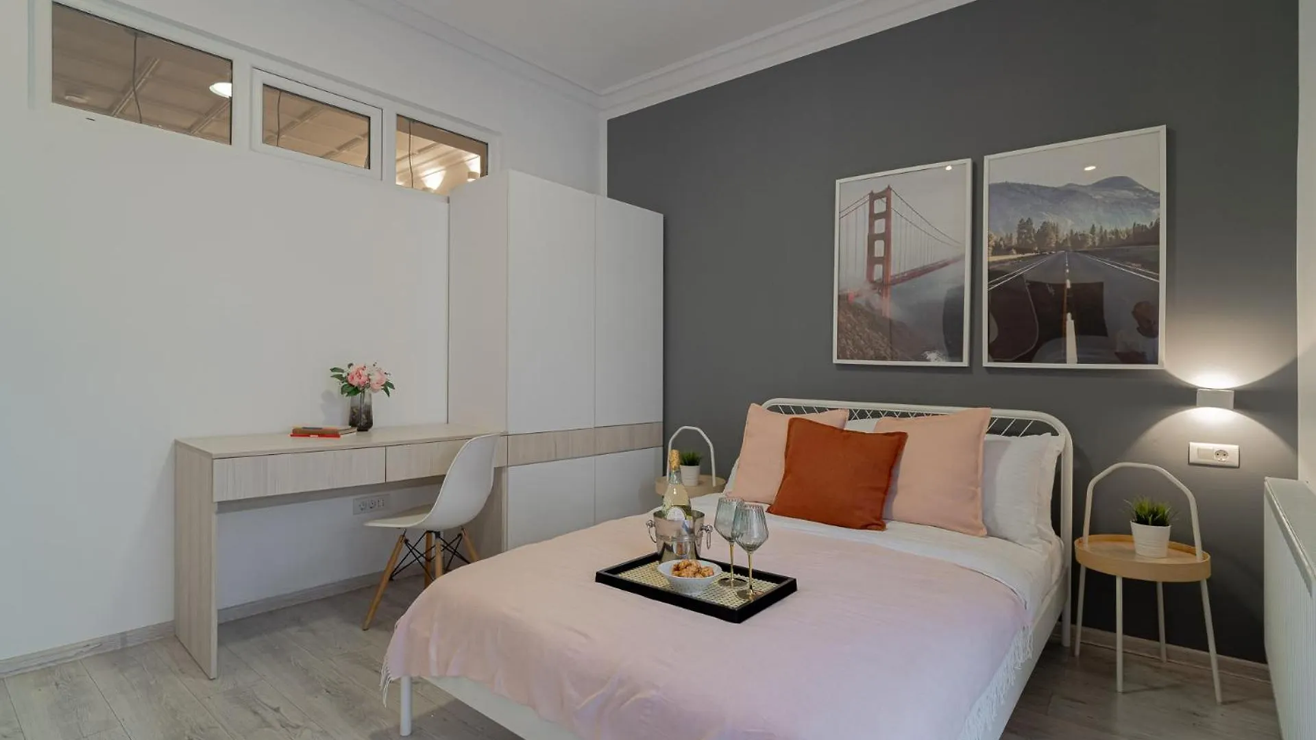 Apartment Stylish 2Br In Piata Universitatii, Steps To Cismigiu Park Bucharest